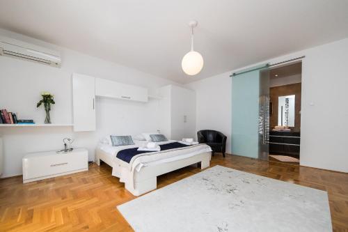 Villa Jely