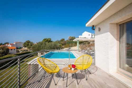 Villa Tela With Pool
