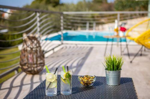 Villa Tela With Pool