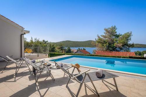Villa Tela With Pool