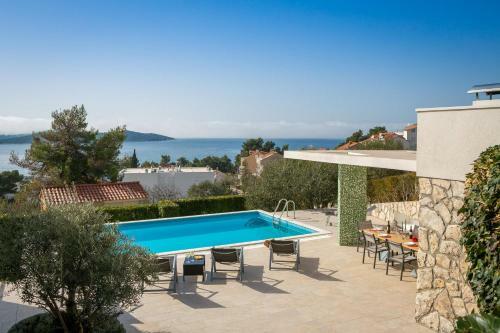 Villa Tela With Pool