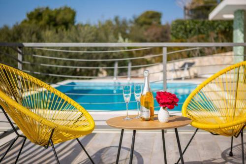 Villa Tela With Pool