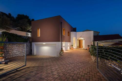 Villa Tela With Pool