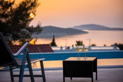 Villa Tela With Pool