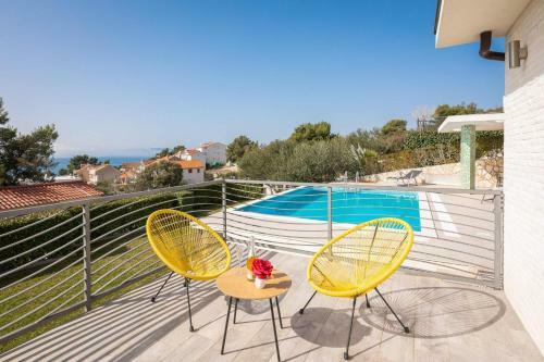 Villa Tela With Pool