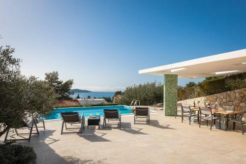 Villa Tela With Pool