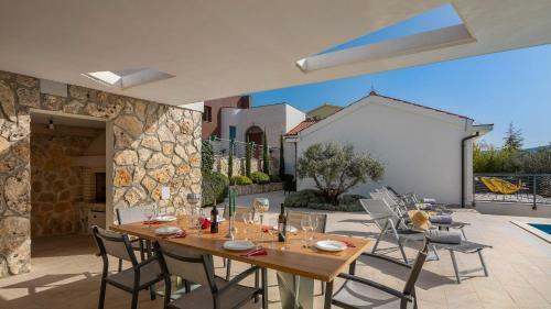 Villa Tela With Pool