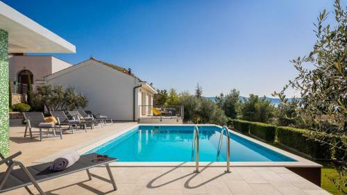 Villa Tela With Pool