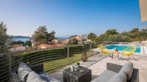 Villa Tela With Pool