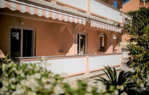 Hostal Apartments Palit Rab