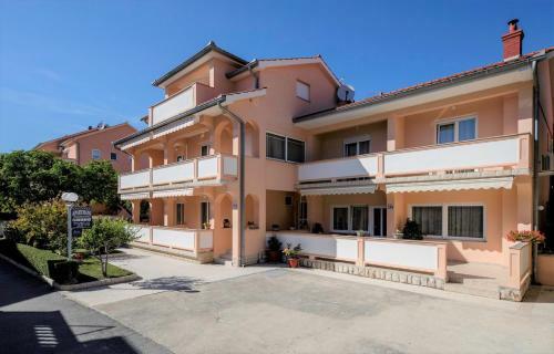 Hostal Apartments Palit Rab