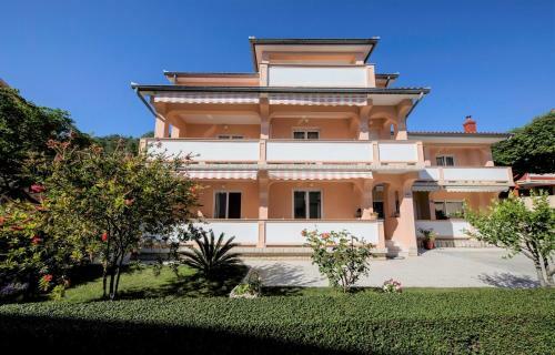 Hostal Apartments Palit Rab