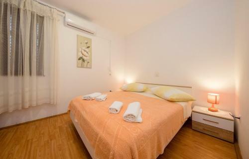 Hostal Apartments Mate