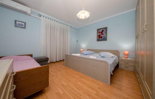 Hostal Apartments Mate
