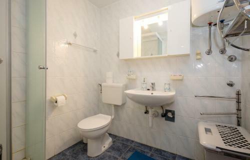 Hostal Apartments Mate