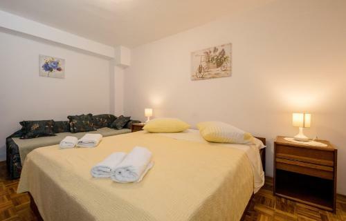 Hostal Apartments Mate