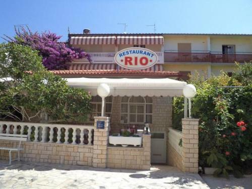 Impeccable 9-bed Apartment In Rab