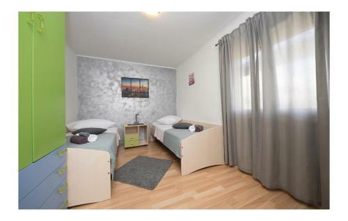 Six-bedroom Holiday Home In Kastel Stafilic