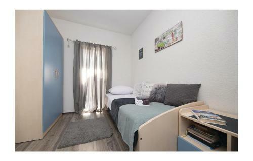 Six-bedroom Holiday Home In Kastel Stafilic