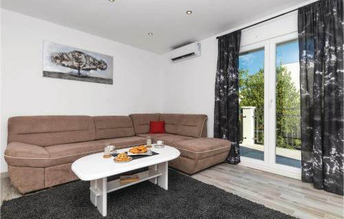 Six-bedroom Holiday Home In Kastel Stafilic