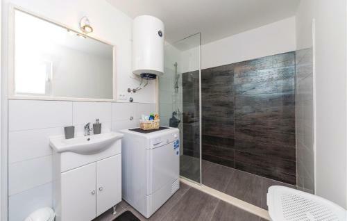 Six-bedroom Holiday Home In Kastel Stafilic