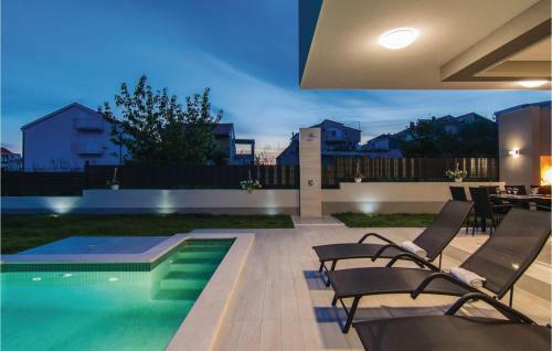 Five-bedroom Holiday Home In Kastel Kambelovac