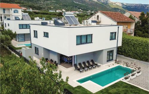 Five-bedroom Holiday Home In Kastel Kambelovac