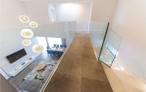 Five-bedroom Holiday Home In Kastel Kambelovac