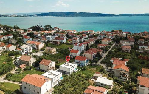 Five-bedroom Holiday Home In Kastel Kambelovac