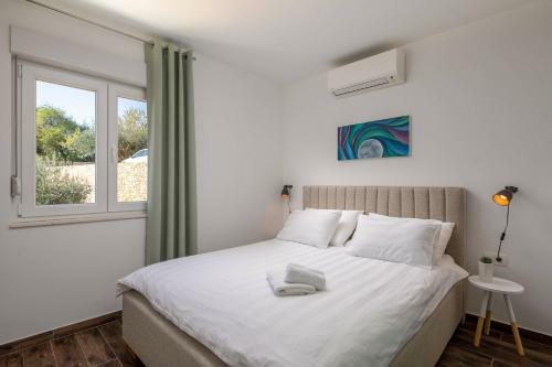 Villa Petra Divine With Heated Pool