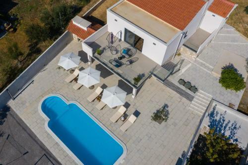 Villa Petra Divine With Heated Pool