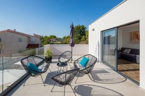 Villa Petra Divine With Heated Pool