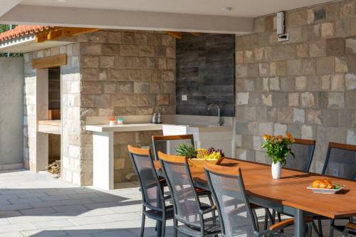 Villa Petra Divine With Heated Pool