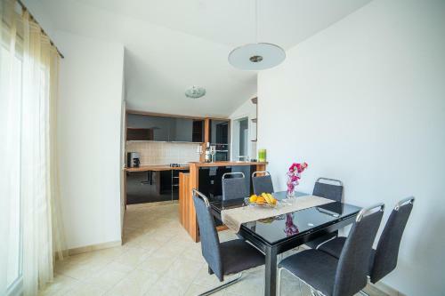Apartments Ivo Kastel Luksic