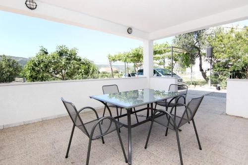 Lovely 2-bedroom Apartment In Poljica
