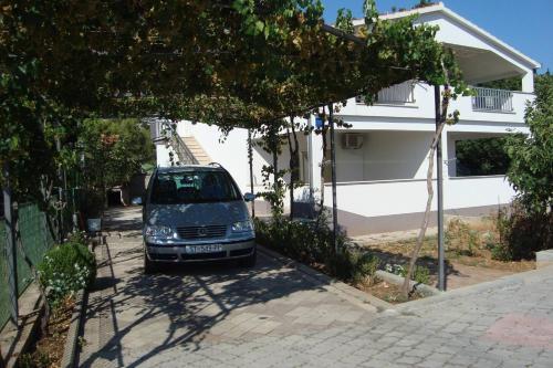 Lovely 2-bedroom Apartment In Poljica