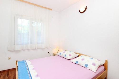 Lovely 2-bedroom Apartment In Poljica