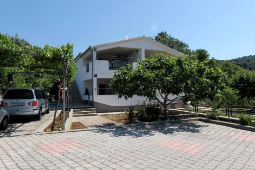 Lovely 2-bedroom Apartment In Poljica