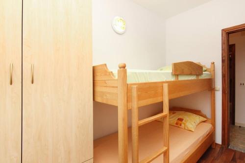 Lovely 2-bedroom Apartment In Poljica