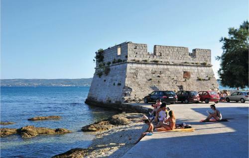 Amazing Apartment In Kastel Stafilic With Wifi