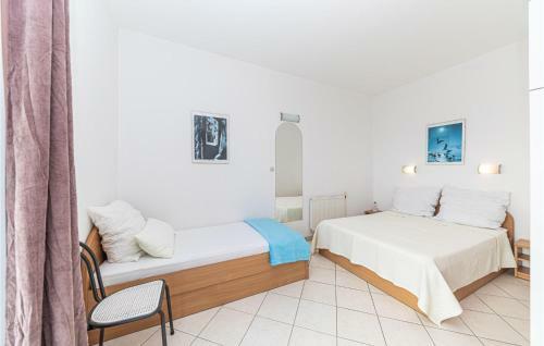 Amazing Apartment In Kastel Stafilic With Wifi