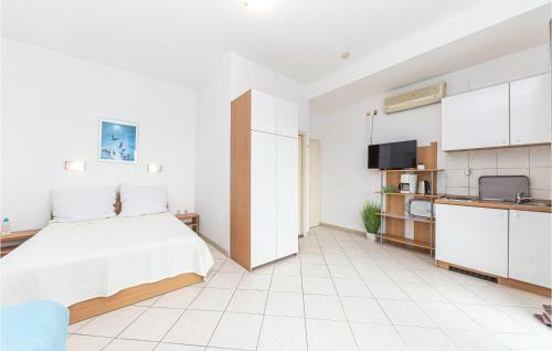 Amazing Apartment In Kastel Stafilic With Wifi