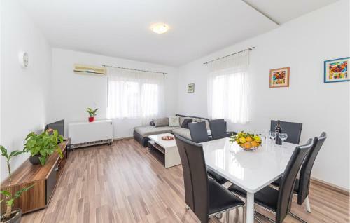 Three-bedroom Apartment In Kastel Stafilic