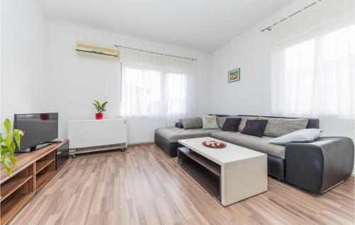 Three-bedroom Apartment In Kastel Stafilic