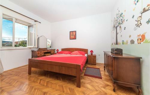 Three-bedroom Apartment In Kastel Stafilic