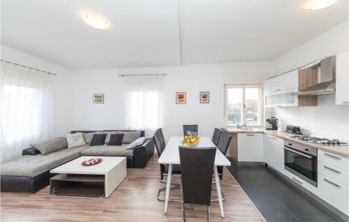 Three-bedroom Apartment In Kastel Stafilic