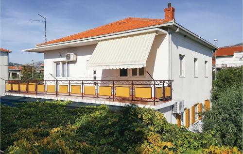 Three-bedroom Apartment In Kastel Stafilic