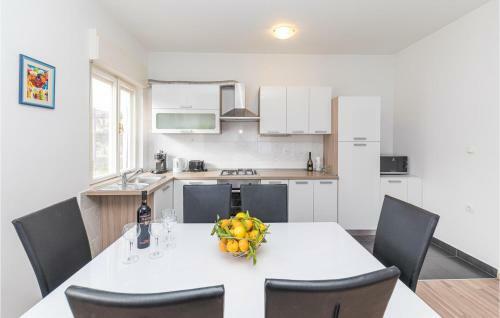 Three-bedroom Apartment In Kastel Stafilic