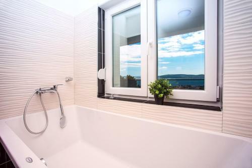 Seaview Villa Stanka With Pool And Attached Jacuzzi