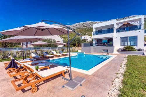 Seaview Villa Stanka With Pool And Attached Jacuzzi